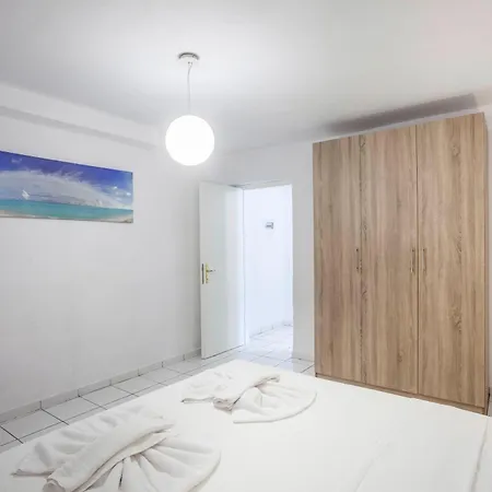 Aris Luxury Apartments Pefkochori Exterior photo