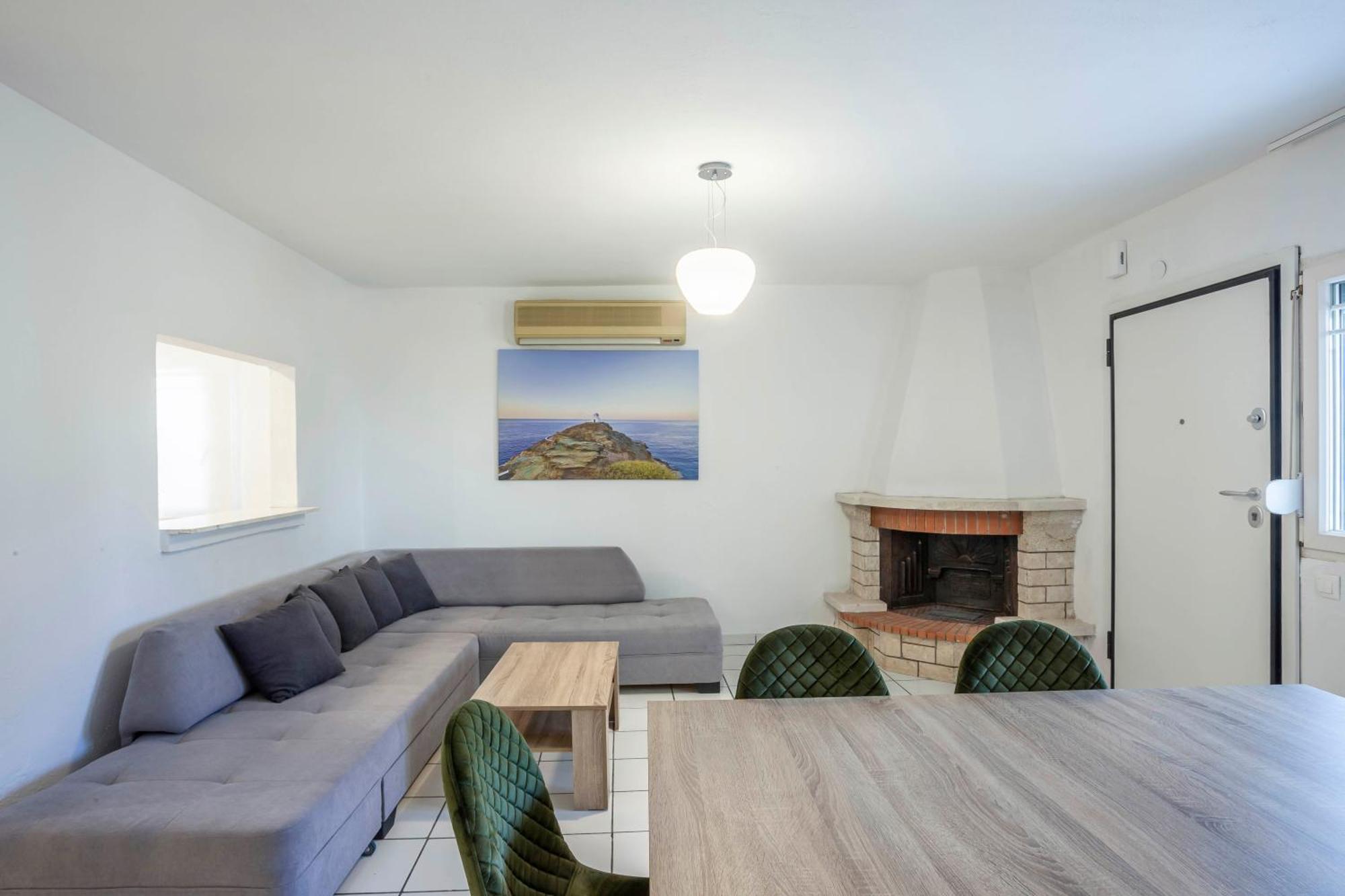 Aris Luxury Apartment Pefkochori