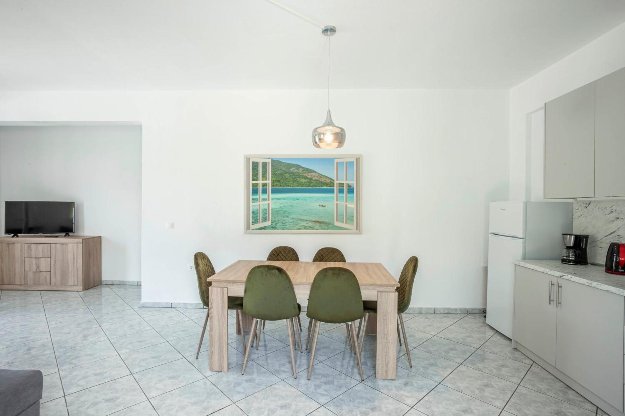 Aris Luxury Apartment Pefkochori